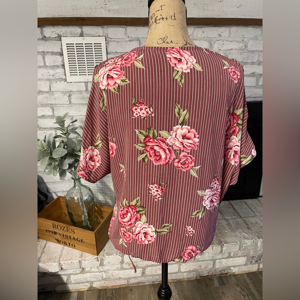 Emerald Rose Print Top - Picture 2 of 10